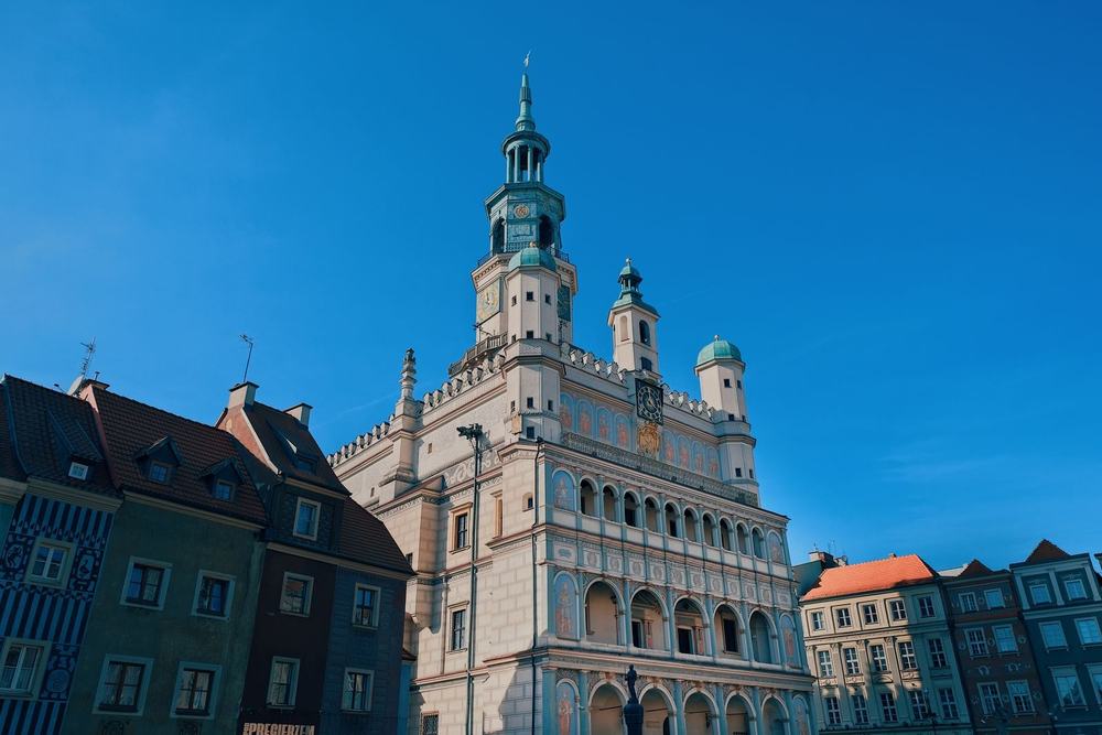 Ratusz w Poznaniu z wieżą zegarową na Starym Rynku